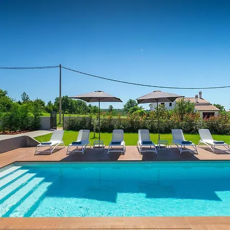 בית נופש Sabina *